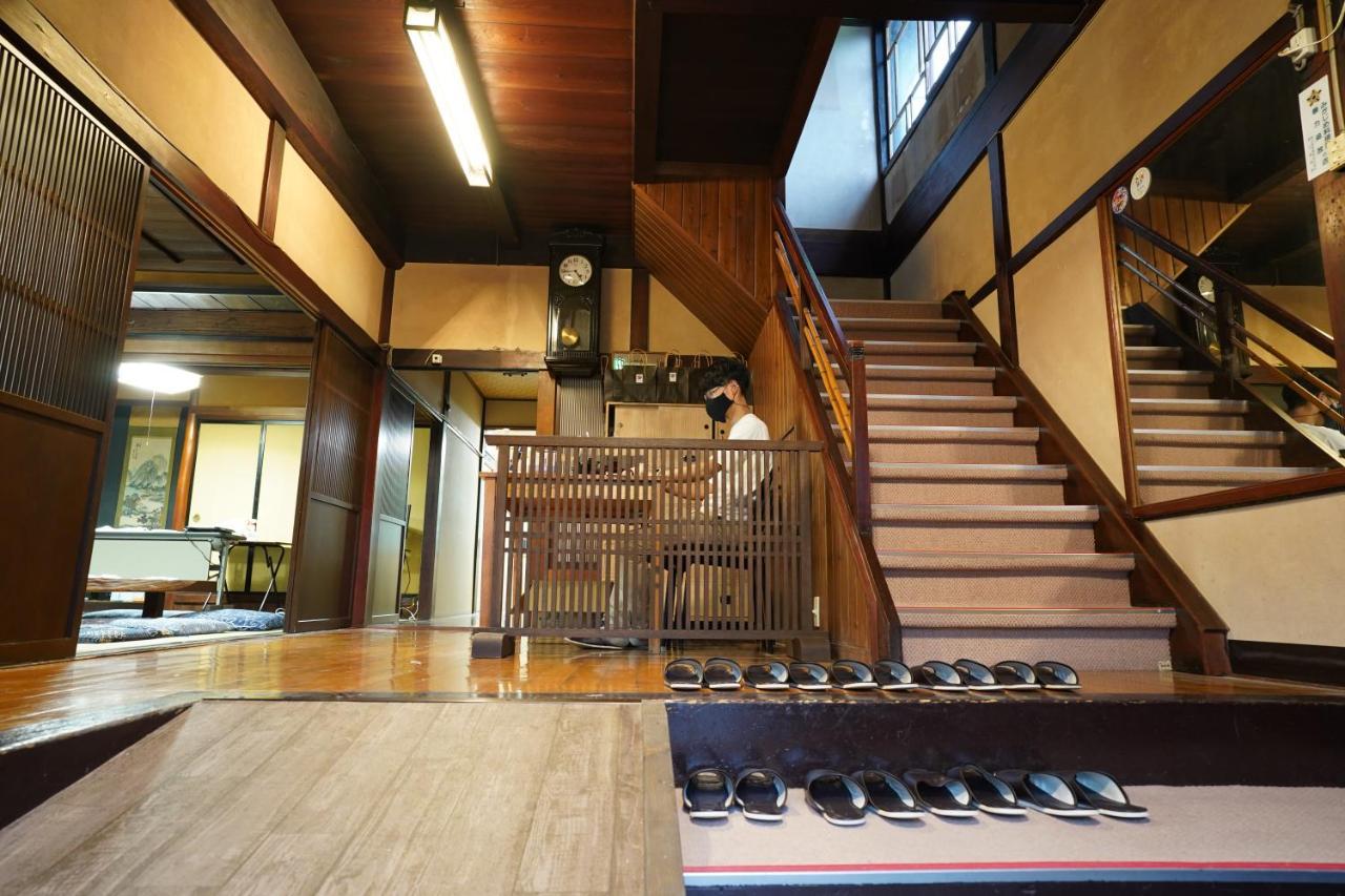 Hostel Murasaki Ryokan Такаяма Экстерьер фото