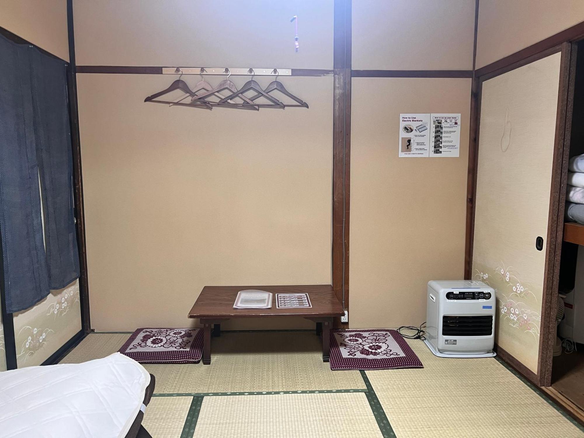 Hostel Murasaki Ryokan Такаяма Экстерьер фото